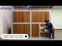 แผงคอกม้า