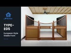 แผงรั้วคอกม้าไม้เพลทกลางแจ้งยุโรปพร้อมหลังคา