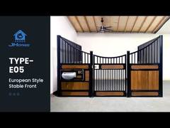 ด้านหน้าคอกม้าเคลือบผงขนาดมาตรฐาน 12x12 ฟุต