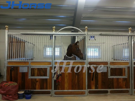 Prefabricated Movable Easy แทนที่แผงด้านหน้าคอกม้าแบบเลื่อนยุโรป