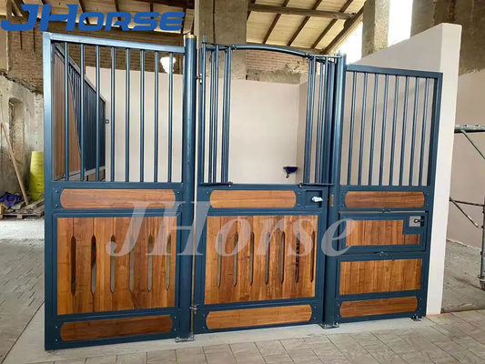 Fast Dispatch European Building Equestrian Stalls Steel Horse Stables ป้องกันการกัดกร่อน