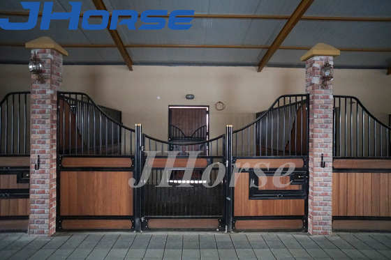 คอกม้ายุโรปสำหรับงานหนักกลางแจ้ง Barn ทุกสี 10ftx7ft