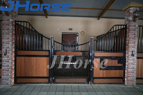 ความทนทานสูง 3.5x2.2m Horse Stable Fronts อุปกรณ์ม้ายอดนิยม