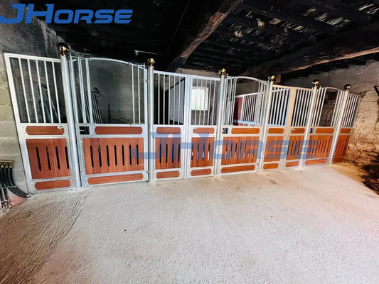 โครงสร้างที่แข็งแรง โมเดิร์น Box Stalls สําหรับม้า
