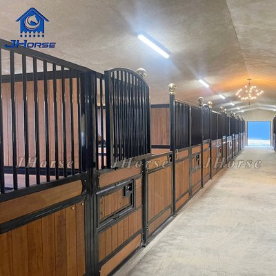 โทรพกได้ Prefab ม้าโรงที่ปลอดภัย ม้าที่มั่นคง โลหะ ม้าที่ติดอยู่ กล่องหน้าที่มีไม้กางเขน
