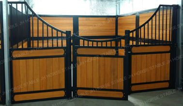 Mobile Horse Horse Shelters สนามม้าแบบพกพาที่มีประตูบานเลื่อน